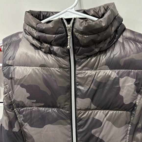 Evereve long puffer vest - Picture 2 of 4
